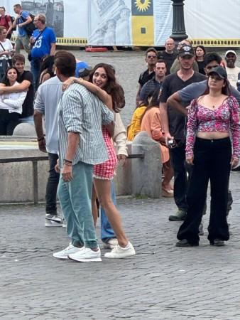 'Age difference is ruining their chemistry':  Hrithik Roshan And Kiara Advani shoot for War 2 song in Italy [Reactions]