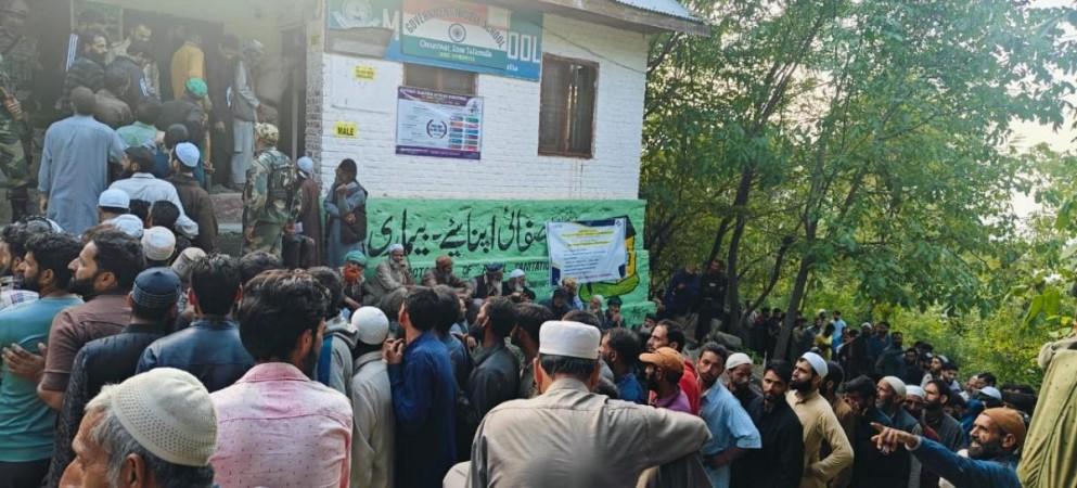 Festival of democracy in full energy in Kangan. second phase of polling