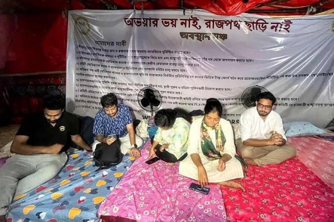 On Day 10 of doctors' hunger strike, Bengal govt and associations meet today Hunger strike by junior doctors enters 5th day
