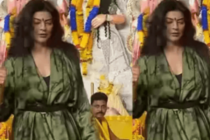 Sushmita Sen at puja pandal Sushmita Sen at puja pandal