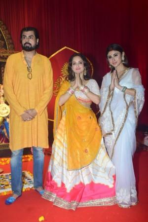 Durga Puja 2024 Highlights: Rani Mukerji, Kajol perform Sindoor Khela, Mouni Roy looks stunning as she dons sindoor Durga Puja 2024 Highlights: Rani Mukerji, Kajol perform Sindoor Khela, Mouni Roy looks stunning as she dons sindoor