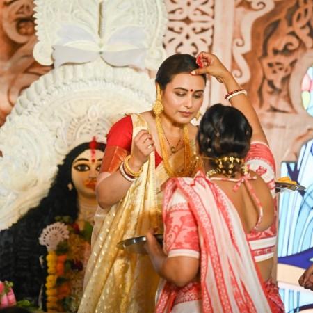 Durga Puja 2024 Highlights: Rani Mukerji, Kajol perform Sindoor Khela, Mouni Roy looks stunning as she dons sindoor Durga Puja 2024 Highlights: Rani Mukerji, Kajol perform Sindoor Khela, Mouni Roy looks stunning as she dons sindoor