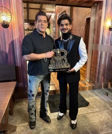After Baba Siddiqui's murder, Salman Khan's security upgraded to Y plus, actor gets gun license; Munawar Faruqui also gets police protection After Baba Siddiqui's murder, Salman Khan's security upgraded to Y plus, actor gets gun license; Munawar Faruqui also gets police protection