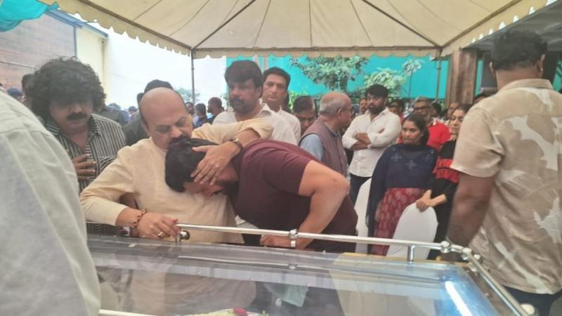 Kichcha Sudeep cries inconsolably hugging former Karnataka CM Basavaraj Bommai at mom Saroja Sanjeev's funeral [Pics]
