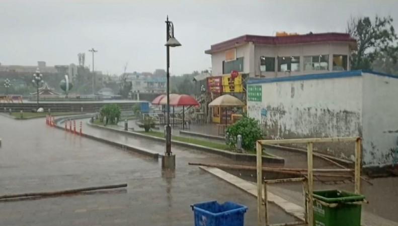 Cyclone Dana to make landfall between Bhitarkanika-Dhamara in Odisha Cyclone Dana to make landfall between Bhitarkanika-Dhamara in Odisha