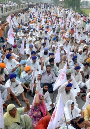 Punjab farmers to block Chandigarh-Delhi Highway from 11 A.M. Punjab farmers to block Chandigarh-Delhi Highway from 11 A.M.
