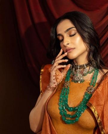 This look certainly does scream 'perfection.' sonam kapoor