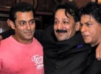 'Insensitive': SRK dances his heart out at son Aryan Khan's D'YAVOL event in Dubai; Fans say, 'he didn't post about Baba Siddiqui's demise'