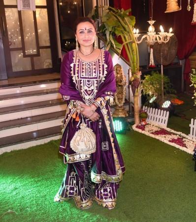 rani mukerji seeks blessings of maa kali rani mukerji seeks blessings of maa kali