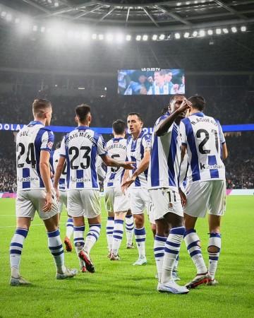 Real Sociedad beat Barcelona; Real and Atletico both win Real Sociedad beat Barcelona; Real and Atletico both win