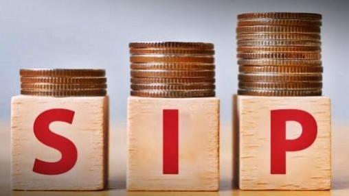 SIP inflow hits Rs 25,000 crore for 1st time, equity fund inflows at record Rs 41,887 crore