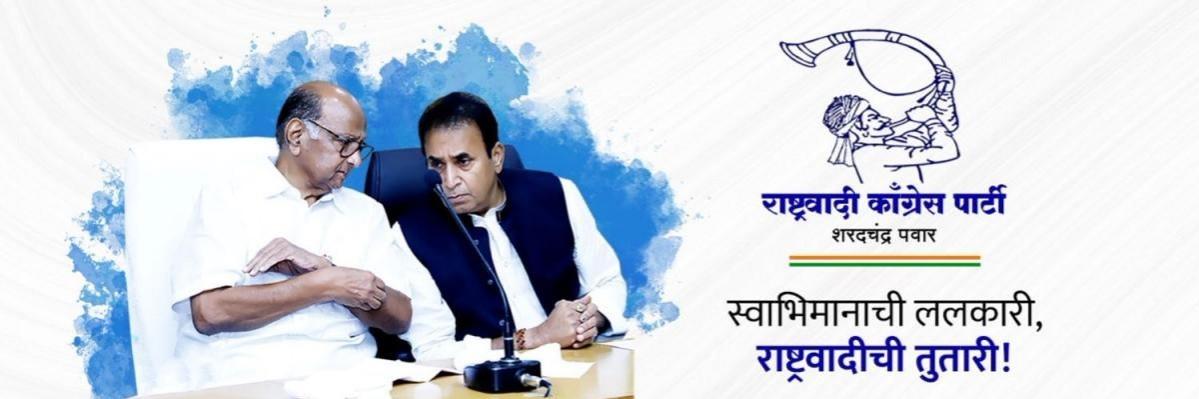Deshmukh was injured on the head after stones were thrown at his car in Nagpur Deshmukh was injured on the head after stones were thrown at his car in Nagpur