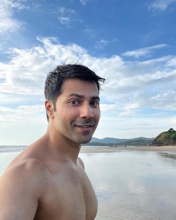 Varun Dhawan trolled for deleting his LinkedIn account 4 days after joining [Reactions]