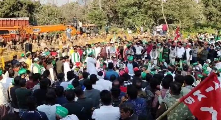 Farmers' protest chokes Delhi-Noida traffic