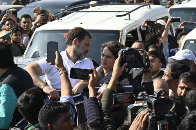 Rahul Gandhi and Priyanka on way to violence-hit Sambhal stopped at Ghazipur border Rahul Gandhi