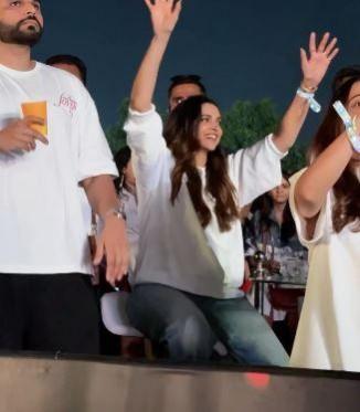 Deepika Padukone, Diljit Dosanjh bring the house down at Punjabi superstar's Bengaluru concert