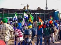 Farmers stopped at Punjab-Haryana border, teargas shells fired