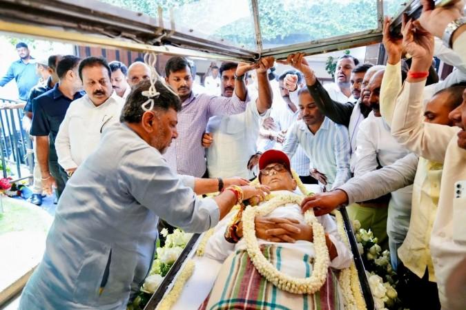 Vokkaliga final rites, sandalwood pyre for SM Krishna, says K'taka Dy CM