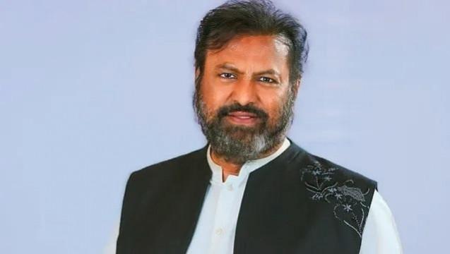 Mohan Babu attacks journalist as family feud turns ugly Mohan Babu attacks journalist as family feud turns ugly