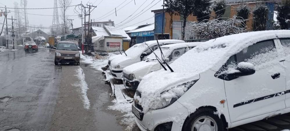 40-day-long period of extreme winter cold started on December 21 and will end on January 30 Fresh snowfall in J&K, minimum temperature improves