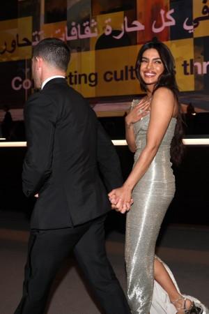Red Sea Film Festival 2024: Nick Jonas Blushes as Fans Sing 'Desi Girl' for Priyanka Chopra; PeeCee Criticized for Edited Photos Red Sea Film Festival 2024: Nick Jonas Blushes as Fans Sing 'Desi Girl' for Priyanka Chopra; PeeCee Criticized for Edited Photos