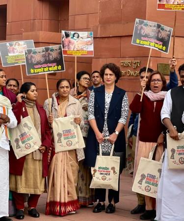 Priyanka Gandhi brings 'Bangladesh' bag, a day after row over 'Palestine' tag