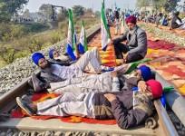 Commuters inconvenienced with 'rail roko' protest by farmers in Punjab