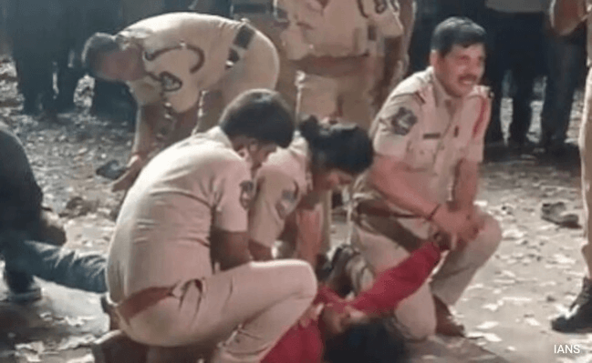 'Pushpa 2' stampede case: Injured 8-year-old boy declared 'brain dead' 'Pushpa 2' stampede case: Injured 8-year-old boy declared 'brain dead'