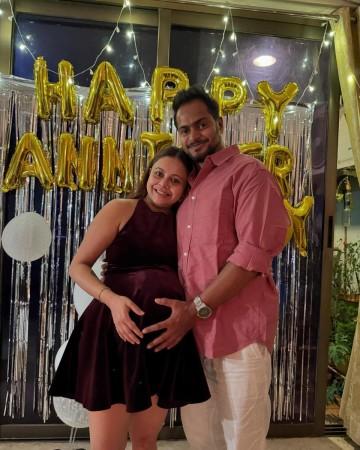 It's a Boy! Devoleena Bhattacharjee and Shanawaz Shaikh celebrate arrival of first child; Arti Singh, Paras Chhabra bless the new born It's a Boy! Devoleena Bhattacharjee and Shanawaz Shaikh celebrate arrival of first child; Arti Singh, Paras Chhabra bless the new born