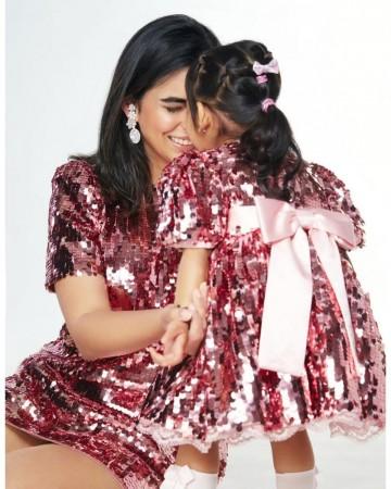 Ambani Bahus opts for plunging neckline bold outfits; Nita holds choti Bahu Radhika's hand; fans say 'Shokla is always neglected' Ambani Bahus opts for plunging neckline bold outfits; Nita holds choti Bahu Radhika's hand; fans say 'Shokla is always neglected'