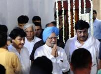 Guv, CM condole Dr Singh's death; Telangana declares holiday for offices, educational institutions today