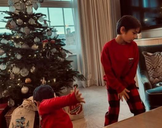 Kareena Kapoor - Saif Ali Khan's Christmas celebration Kareena Kapoor - Saif Ali Khan's Christmas celebration