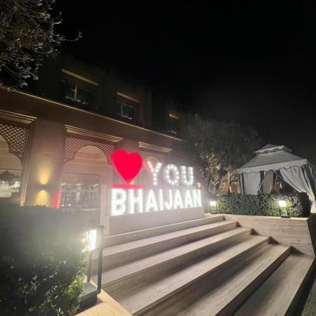 Salman Khan, along with his family, celebrated his 59th birthday in Jamnagar. Salman Khan, along with his family, celebrated his 59th birthday in Jamnagar.