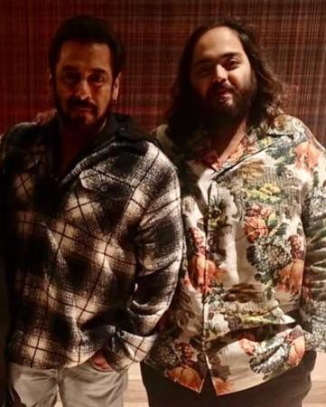 Salman Khan, along with his family, celebrated his 59th birthday in Jamnagar. Salman Khan, along with his family, celebrated his 59th birthday in Jamnagar.