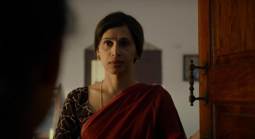 Samyuktha Vijayan – Neela Nira Sooriyan