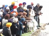 Gandhis, Congress leaders absent as kin collect Dr Singh's ashes