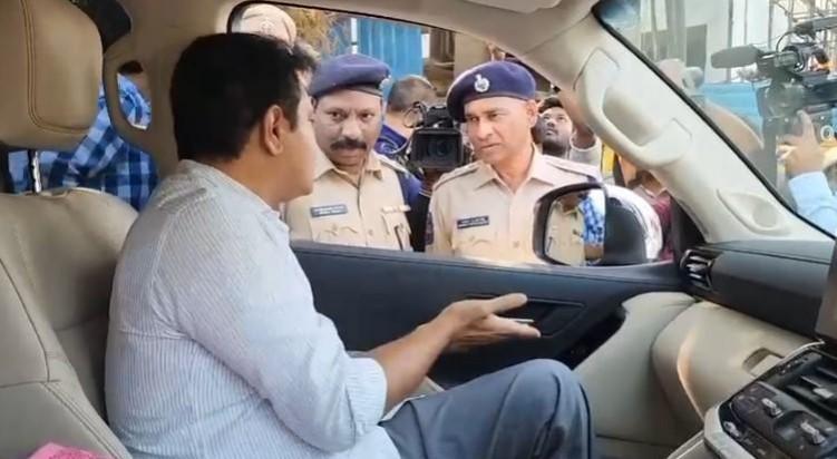 KTR moves HC for lawyer's presence during ACB questioning