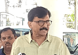 Shiv Sena (UBT) to go solo in local and civic body polls in Maharashtra Shiv Sena (UBT) to go solo in local and civic body polls in Maharashtra