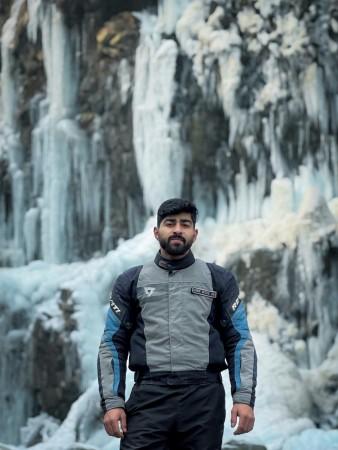 Zaheeb Bhat, a 21-year-old biker from Kashmir, defies norms to conquer dangerous trails, inspire youth, and promote adventure tourism. Zaheeb Bhat, a 21-year-old biker from Kashmir, defies norms to conquer dangerous trails, inspire youth, and promote adventure tourism.