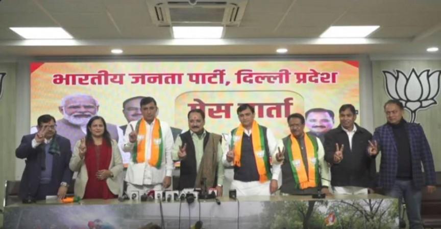 2 AAP councillors from West Delhi join BJP ahead of Assembly polls 2 AAP councillors from West Delhi join BJP ahead of Assembly polls