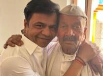 Rajpal Yadav pays an emotional tribute to his late father