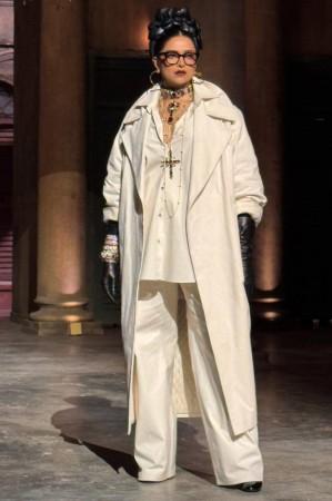 'Boring walk, oversized look': Deepika Padukone channels Rekha vibes in baggy white ensemble for Sabyasachi's show; fans disappointed 'Boring walk, oversized look': Deepika Padukone channels Rekha vibes in baggy white ensemble for Sabyasachi's show; fans disappointed