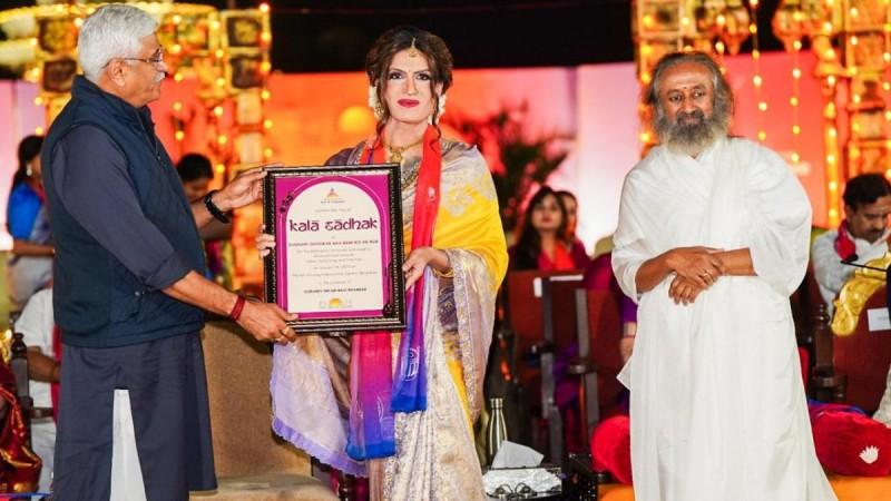 Sushant Digvikar aka Rani-Ko-He-Nor awarded at Bhaav 2025 Sushant Digvikar aka Rani-Ko-He-Nor awarded at Bhaav 2025.jpeg