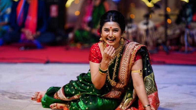 Actress Prajakta Mali performing at Bhaav 2025 Day 3 Bhaav- Aritist with Gurudev Sri Sri Ravi Shankar
