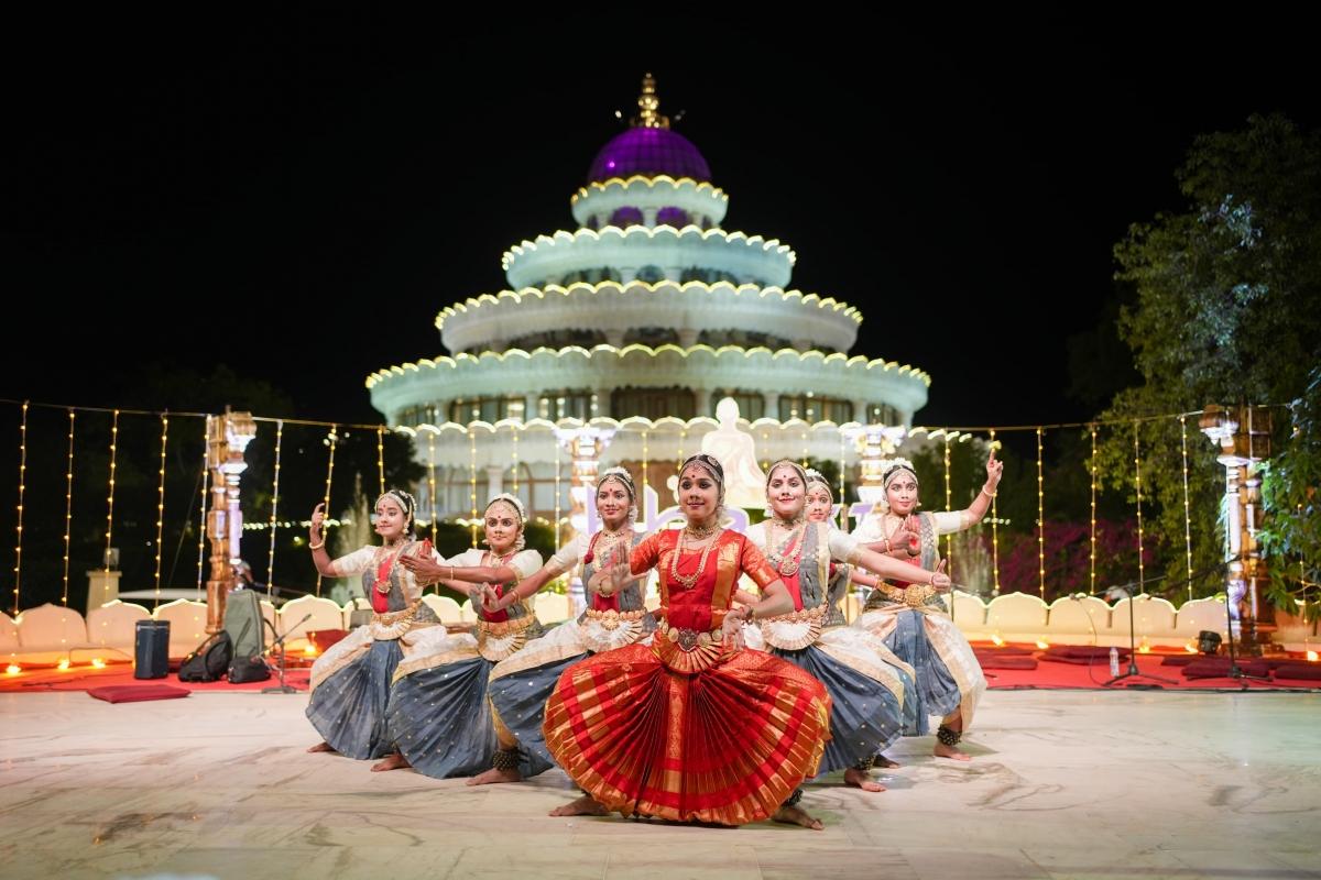 Kavya Muralidharan Kavya Muralidharan