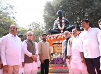 Telangana Guv, CM Reddy pay tributes to Mahatma Gandhi at Bapu Ghat