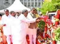 Everyone must make sincere efforts to build Gandhi's India: Siddaramaiah