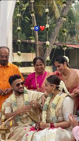 Rapper Raftaar marries for the second time, ties the knot with stylist Manraj Jawanda in a grand South Indian Wedding Rapper Raftaar marries for the second time, ties the knot with stylist Manraj Jawanda in a grand South Indian Wedding