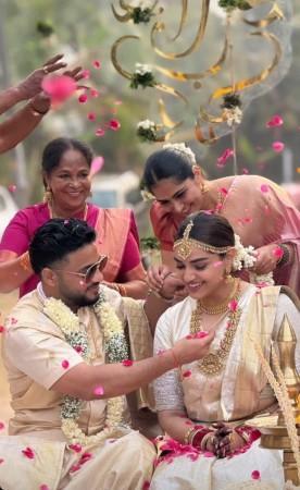Rapper Raftaar marries for the second time, ties the knot with stylist Manraj Jawanda in a grand South Indian Wedding Rapper Raftaar marries for the second time, ties the knot with stylist Manraj Jawanda in a grand South Indian Wedding