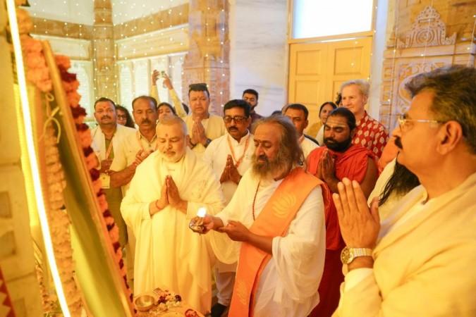 Maha Kumbh 2025: Gurudev Sri Sri Ravi Shankar takes sacred dip on Basant Panchami Maha Kumbh 2025: Gurudev Sri Sri Ravi Shankar takes sacred dip on Basant Panchami
